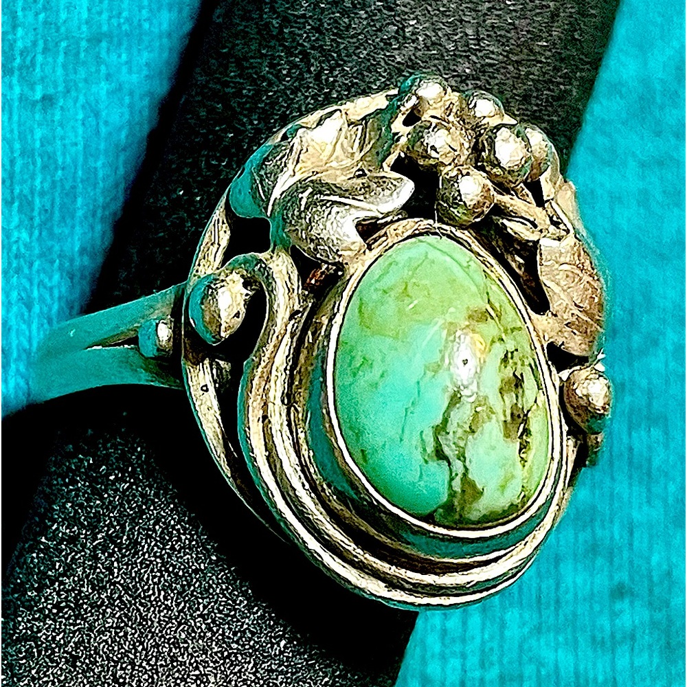 Vintage: Native American Navajo, Artesian, Turquoise Silver ring. Size 8